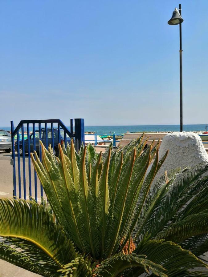 Monolocale Tirreno Studio Seafront Formia Luaran gambar